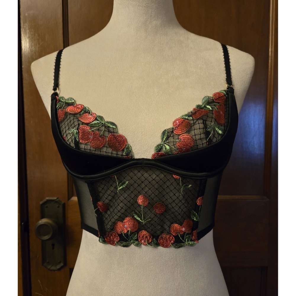 NWOT Victoria's Secret Very Sexy Bra Cherry Lace Embroidery Black Size 32B Cute!